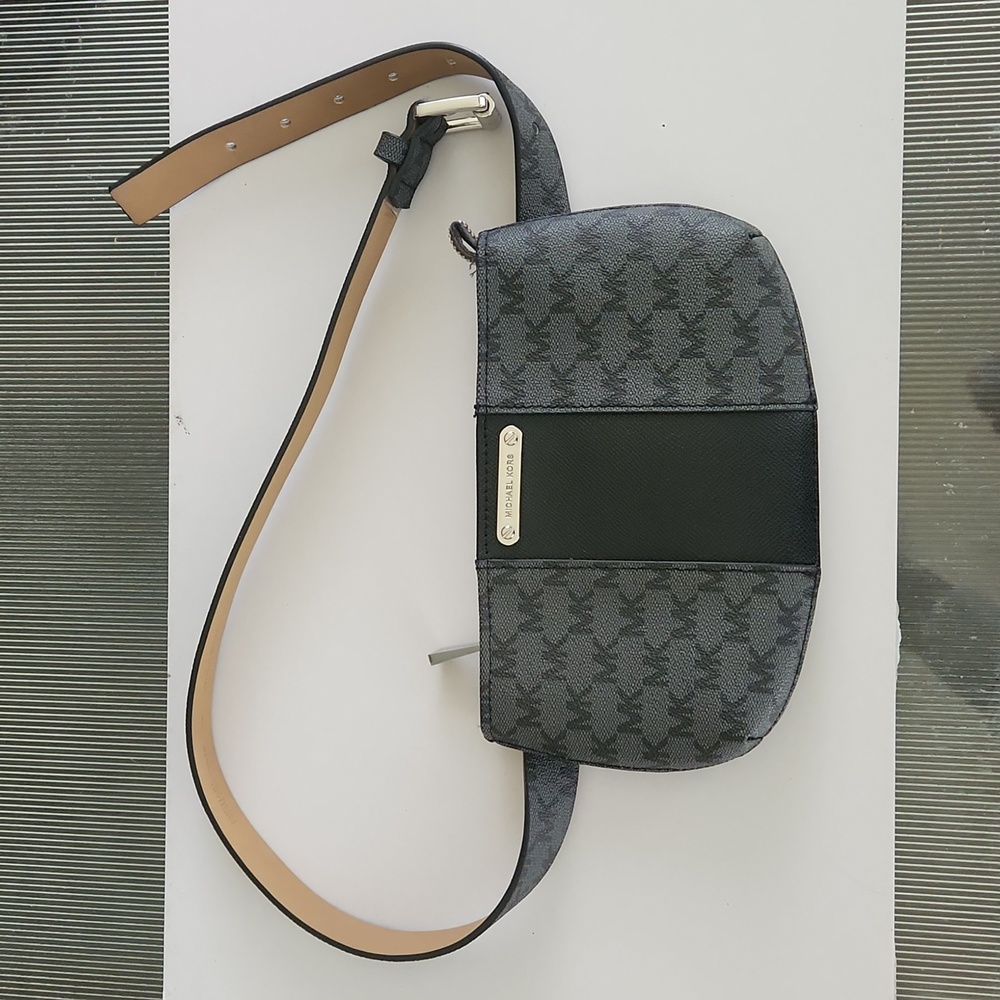 BLACK - MICHAEL KORS - WAIST- BELT BAG. NEW
